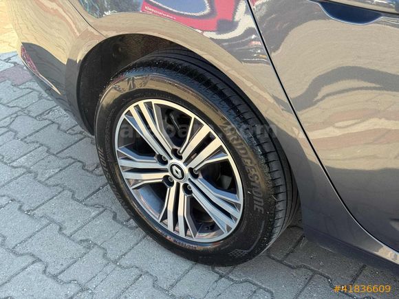 ÖZ BARIŞ | 2023 MEGANE 1.3TCe TOUCH EDC | TAKASLI | HATASIZ
