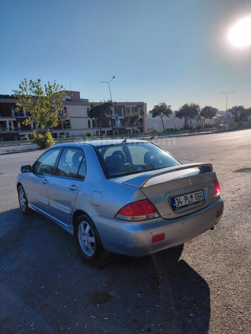 Sahibinden Mitsubishi Lancer 1.6 Invite 2005 Model İstanbul 147.000 km Gri (Gümüş) 7