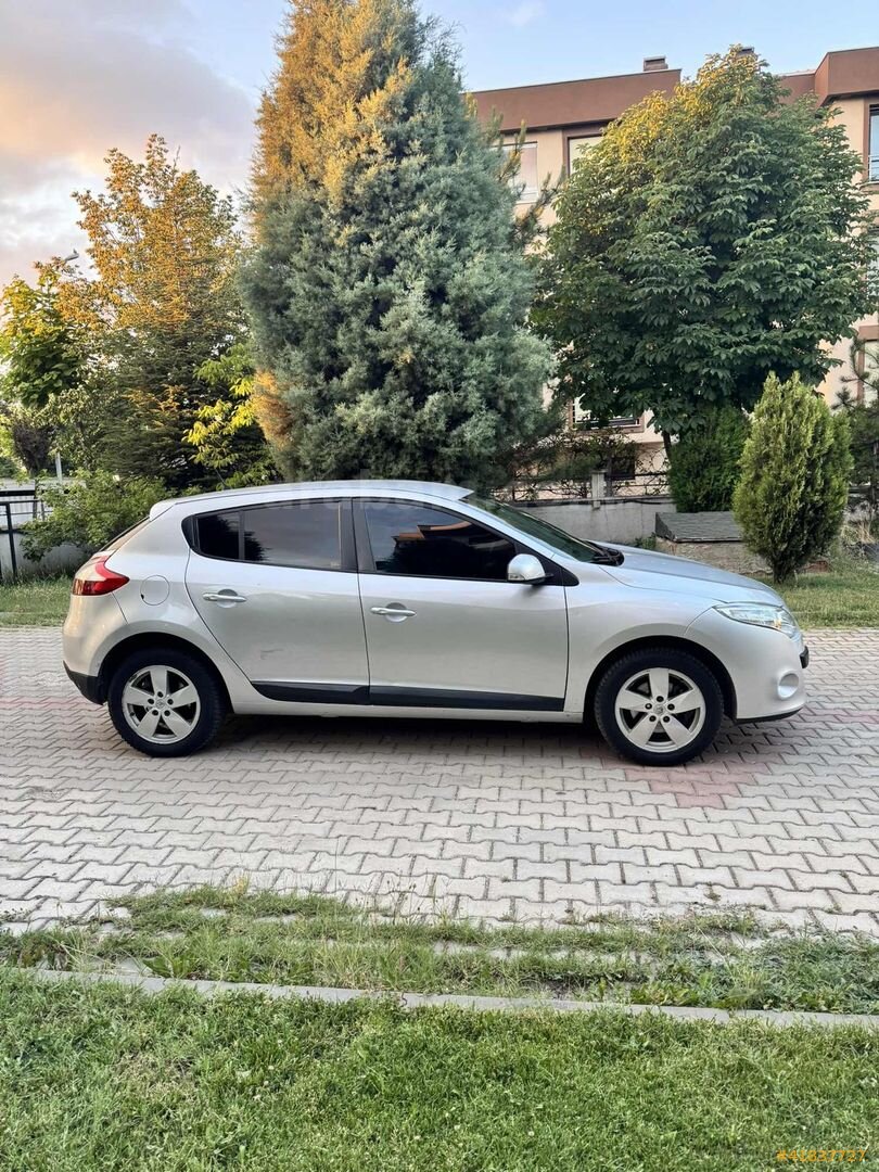 Galeriden Renault Megane 1.5 dCi Expression 2011 Model Eskişehir 195.000 km Gri 6