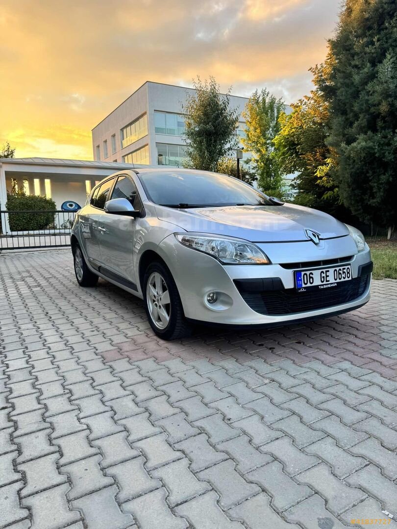 Galeriden Renault Megane 1.5 dCi Expression 2011 Model Eskişehir 195.000 km Gri 2