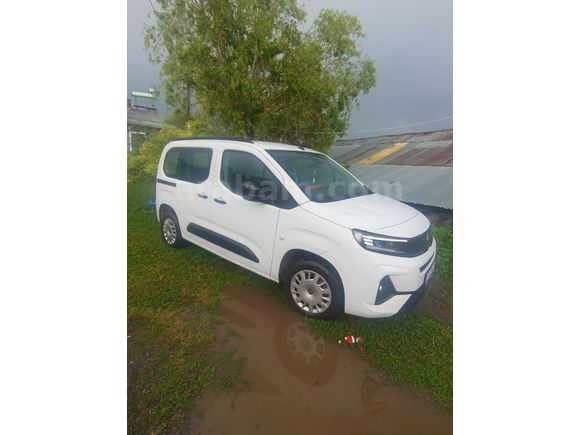 Sahibinden Opel Combo 1.5 CDTI Essential 2025 Model Kars 14.000 km Beyaz