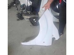 FORD COURİER BEYAZ SOL ÖN ÇAMURLUK ORJINAL GÖÇÜKLÜK