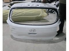 HYUNDAİ İ10 BEYAZ BAGAJ KAPAĞI ORJINAL LOKALLIK