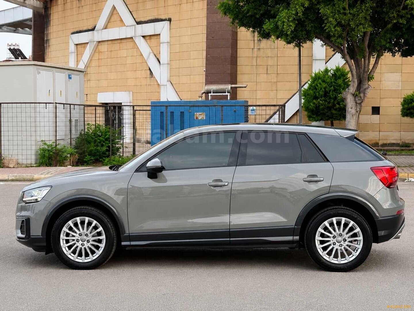 Galeriden Audi Q2 30 TDI Design 2019 Model Antalya 49.000 km Gri 2