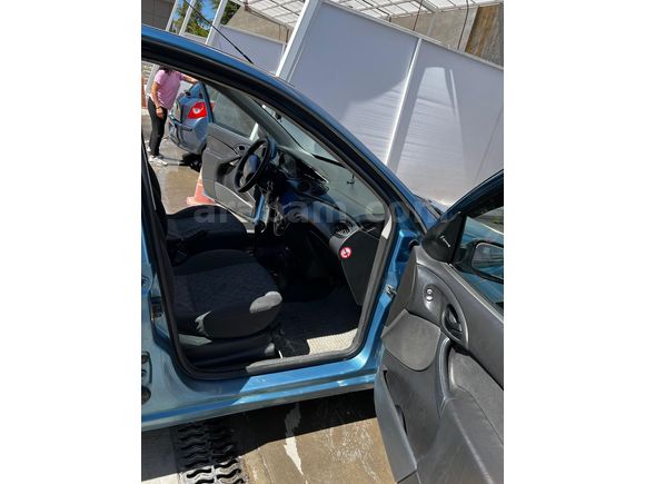 Sahibinden Ford Focus 1.6 Ghia 2001 Model