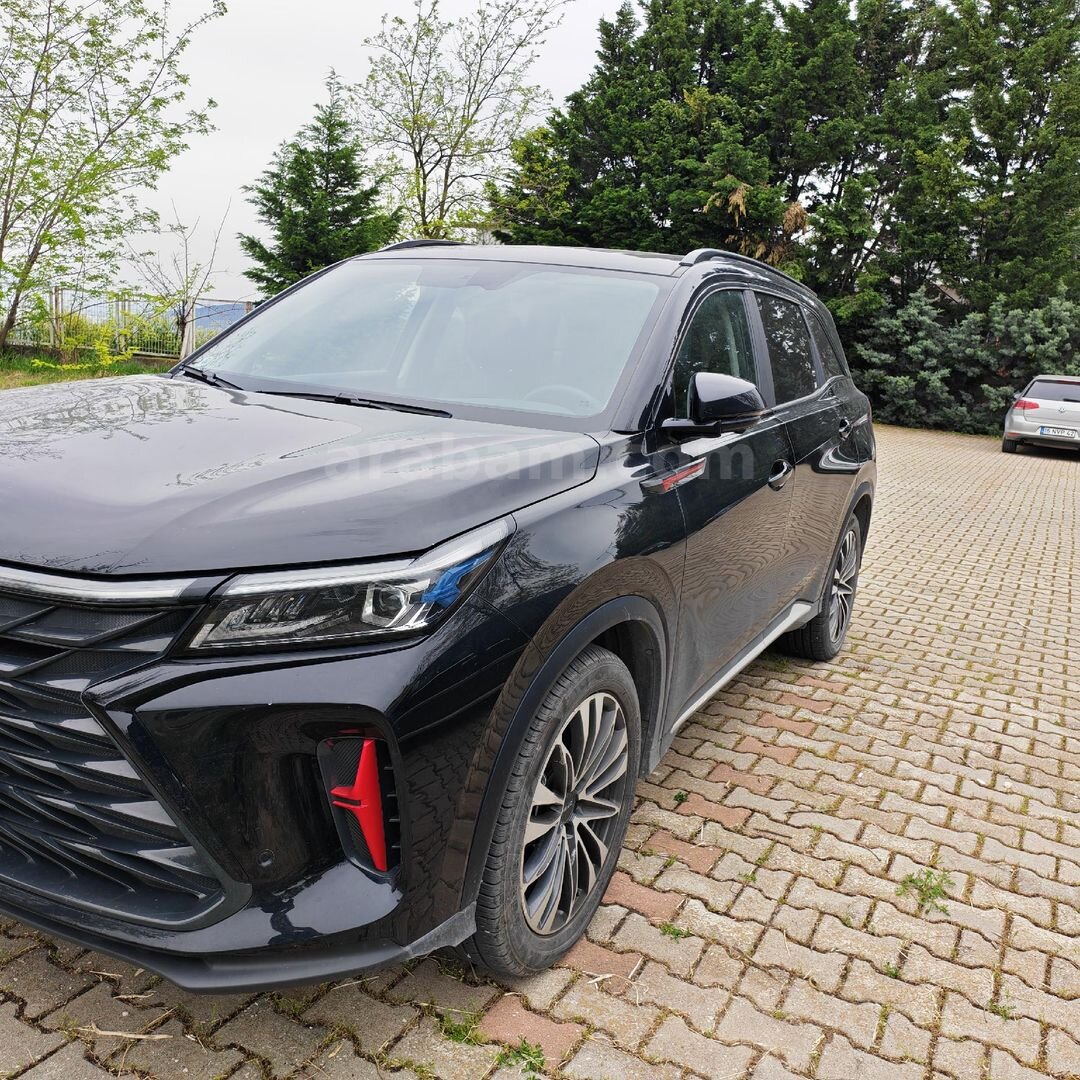 Sahibinden DFSK E5 1.5 Trend Elegance 2024 Model Bursa 15.500 km Siyah 3