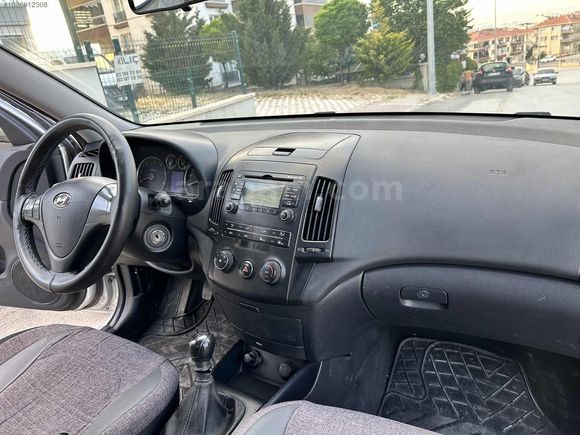 ACİL SATILIK 2011 MODEL İ30 1.6 CRDİ HATASIZ BOYASIZ ORİJİNAL