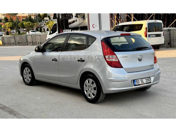 ACİL SATILIK 2011 MODEL İ30 1.6 CRDİ HATASIZ BOYASIZ ORİJİNAL