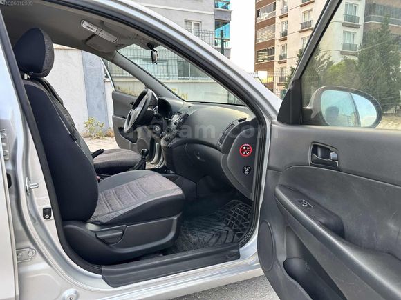 ACİL SATILIK 2011 MODEL İ30 1.6 CRDİ HATASIZ BOYASIZ ORİJİNAL