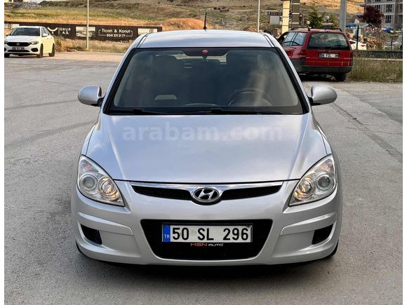 ACİL SATILIK 2011 MODEL İ30 1.6 CRDİ HATASIZ BOYASIZ ORİJİNAL