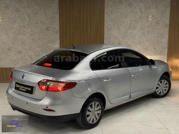 2011 TEMİZ BAKIMLI FLUANCE AİLE ARACI
