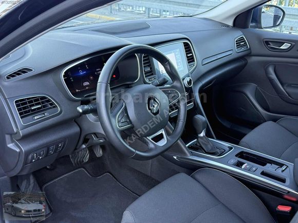 KARDEM AUTO/DAN MEGANE TOUCH PLUS HATASIZ BOYASIZ 29 BİN KM DE