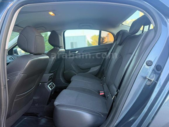 İLK ELDEN TERTEMİZ ORJİNAL HATASIZ BOYASIZ MEGANE TOUCH