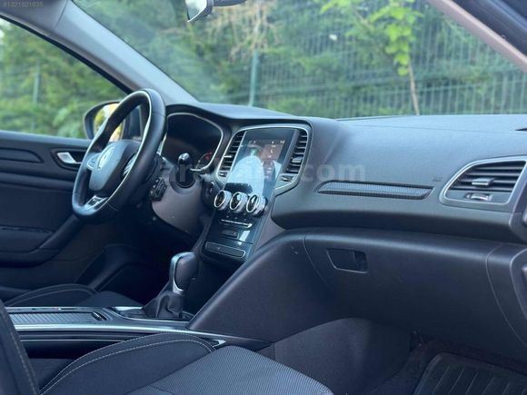 İLK ELDEN TERTEMİZ ORJİNAL HATASIZ BOYASIZ MEGANE TOUCH