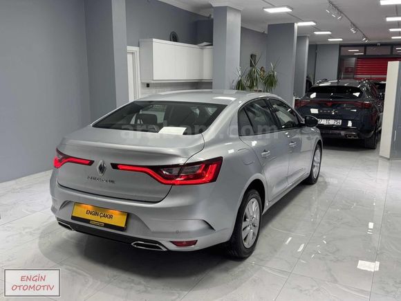 2024 MEGANE 1.3 TCE 140 TOUCH EDC 38 BİN KM DE
