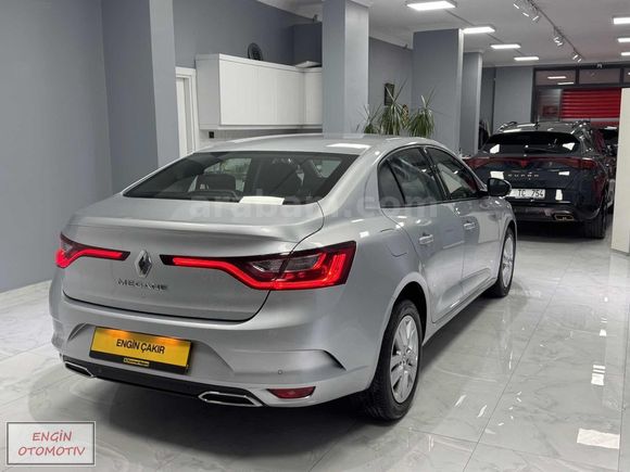 2024 MEGANE 1.3 TCE 140 TOUCH EDC 38 BİN KM DE