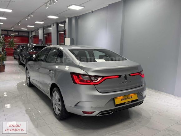 2024 MEGANE 1.3 TCE 140 TOUCH EDC 38 BİN KM DE