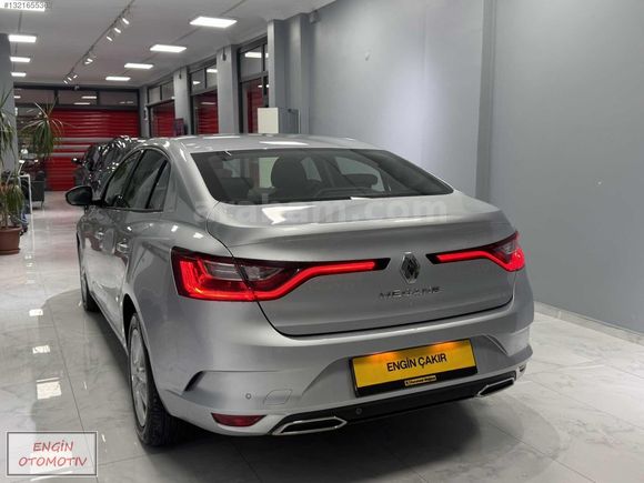 2024 MEGANE 1.3 TCE 140 TOUCH EDC 38 BİN KM DE