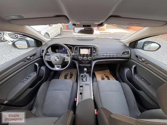 2024 MEGANE 1.3 TCE 140 TOUCH EDC 38 BİN KM DE