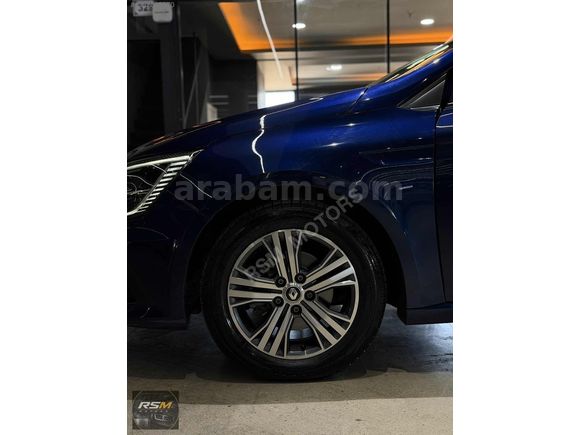 2025 HATASIZ 1.3 TCE MEGANE OPSİYON RENK COSMO BLUE