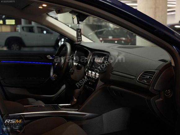 2025 HATASIZ 1.3 TCE MEGANE OPSİYON RENK COSMO BLUE