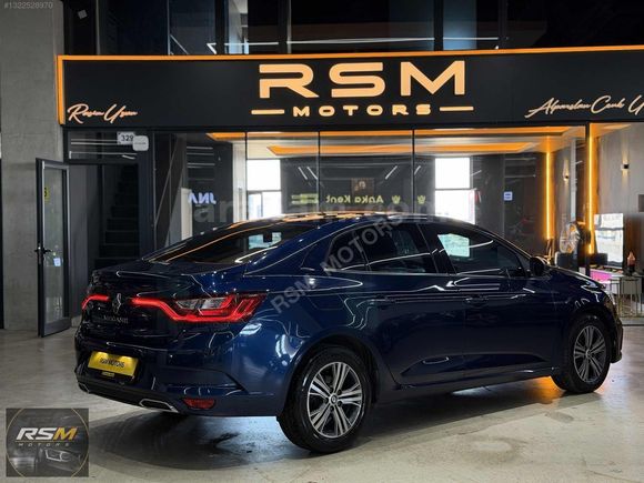 2025 HATASIZ 1.3 TCE MEGANE OPSİYON RENK COSMO BLUE