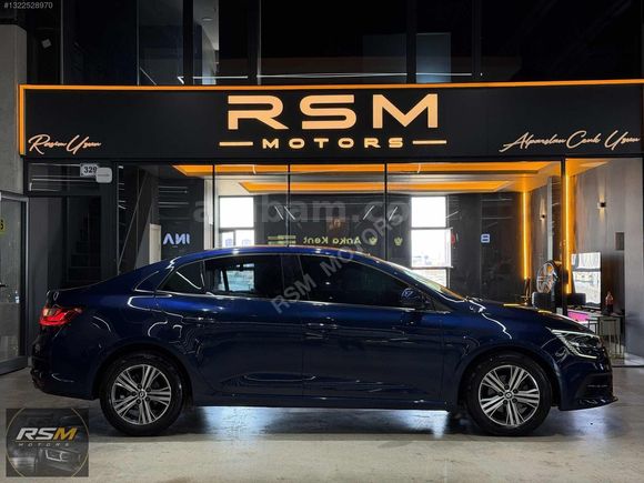 2025 HATASIZ 1.3 TCE MEGANE OPSİYON RENK COSMO BLUE