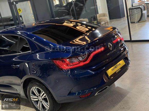 2025 HATASIZ 1.3 TCE MEGANE OPSİYON RENK COSMO BLUE