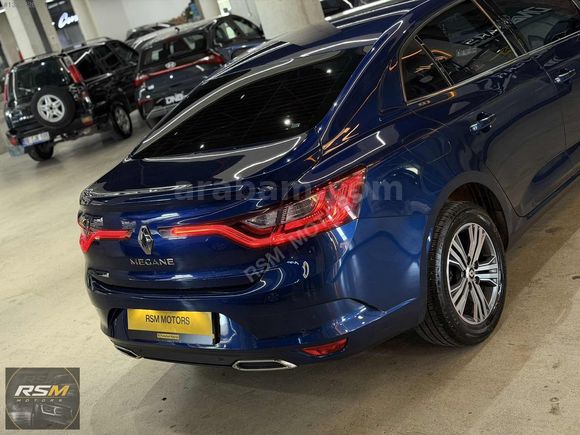 2025 HATASIZ 1.3 TCE MEGANE OPSİYON RENK COSMO BLUE