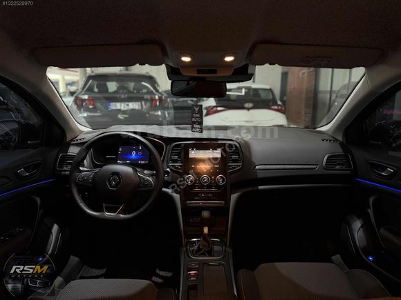 2025 HATASIZ 1.3 TCE MEGANE OPSİYON RENK COSMO BLUE