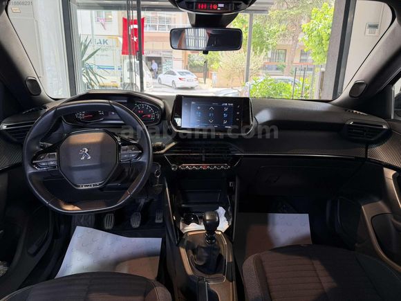 UQKA 2022 Peugeot 2008 1.2 Active 57.000 km Manuel Hatasız