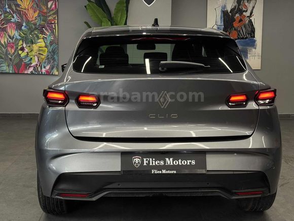 FLİES MOTORS'DAN CLİO 1.2 TCE 6001'KM EVOLUTİON PLUS HATASIZ