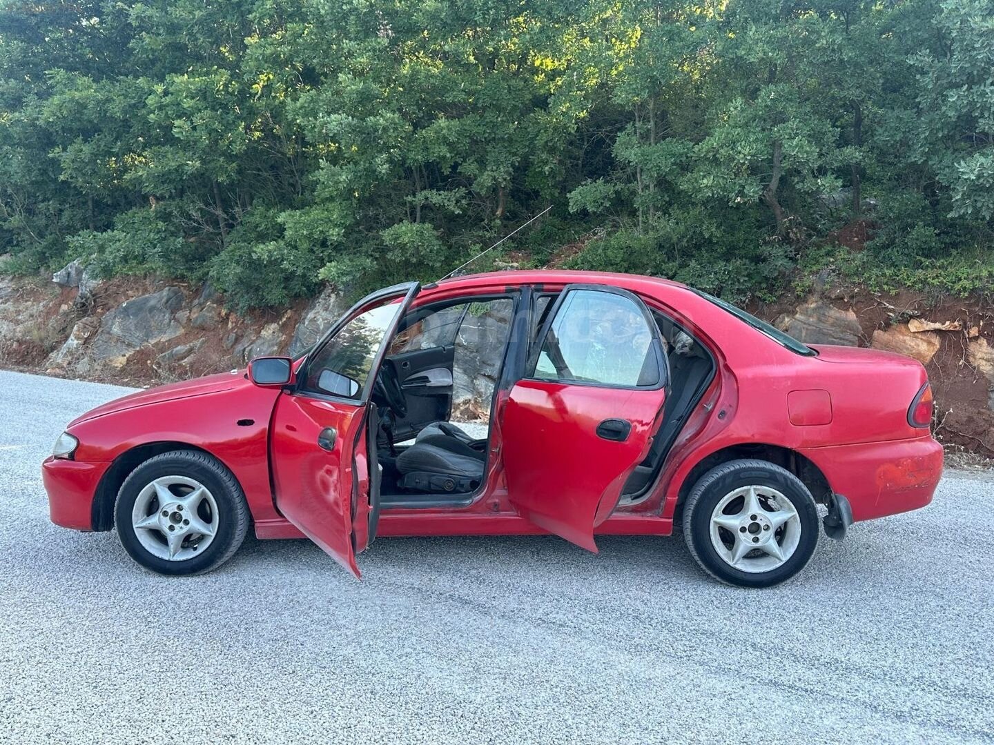 Galeriden Mazda 323 1.6 GLX 1996 Model Bursa 302.000 km Kırmızı 3