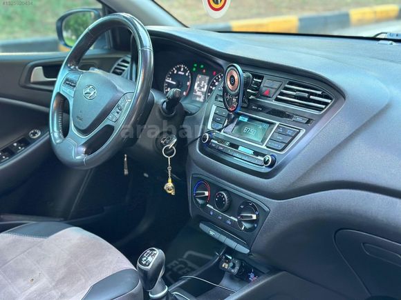 2017 HYUNDAİ i20 STYLE 1.4 CRDİ 160 BİN KM CAM TAVAN