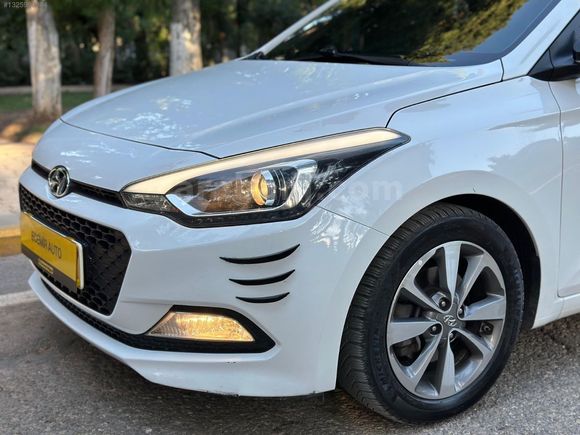 2017 HYUNDAİ i20 STYLE 1.4 CRDİ 160 BİN KM CAM TAVAN