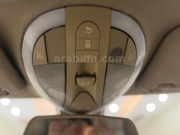 HATASIZ TEK PARÇA BOYALI E200 CAM TAVAN