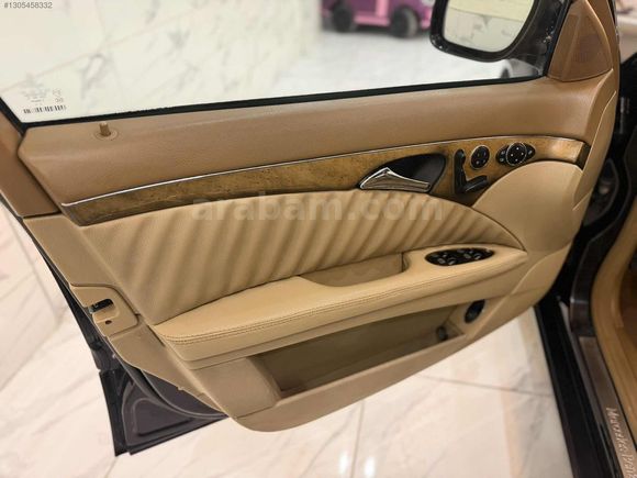 HATASIZ TEK PARÇA BOYALI E200 CAM TAVAN