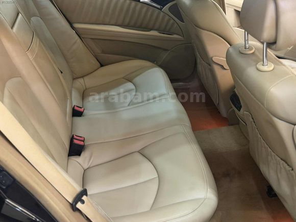 HATASIZ TEK PARÇA BOYALI E200 CAM TAVAN