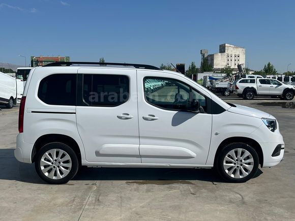MBS BÜYÜKSOYLU'DAN 2023 MODEL OPEL COMBO 1.5 D ELEGANCE