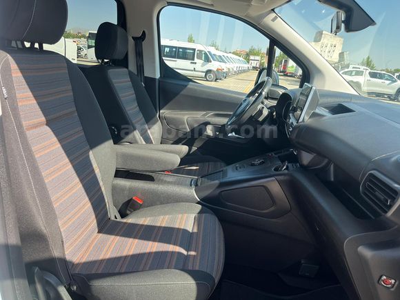 MBS BÜYÜKSOYLU'DAN 2023 MODEL OPEL COMBO 1.5 D ELEGANCE