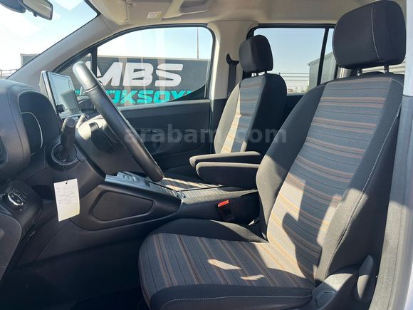 MBS BÜYÜKSOYLU'DAN 2023 MODEL OPEL COMBO 1.5 D ELEGANCE