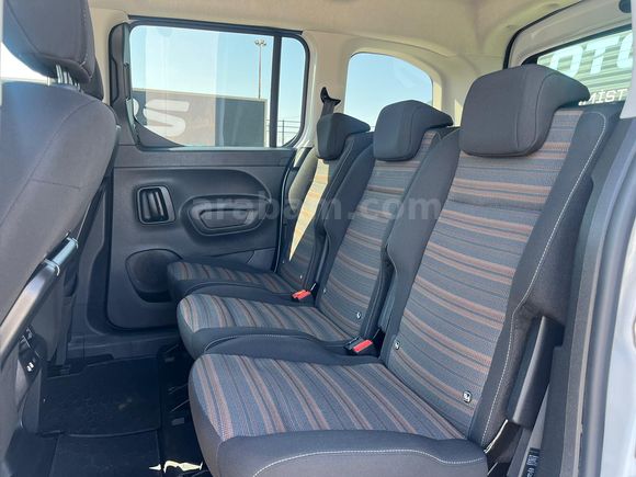 MBS BÜYÜKSOYLU'DAN 2023 MODEL OPEL COMBO 1.5 D ELEGANCE