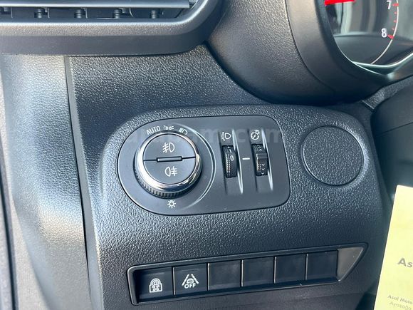 MBS BÜYÜKSOYLU'DAN 2023 MODEL OPEL COMBO 1.5 D ELEGANCE