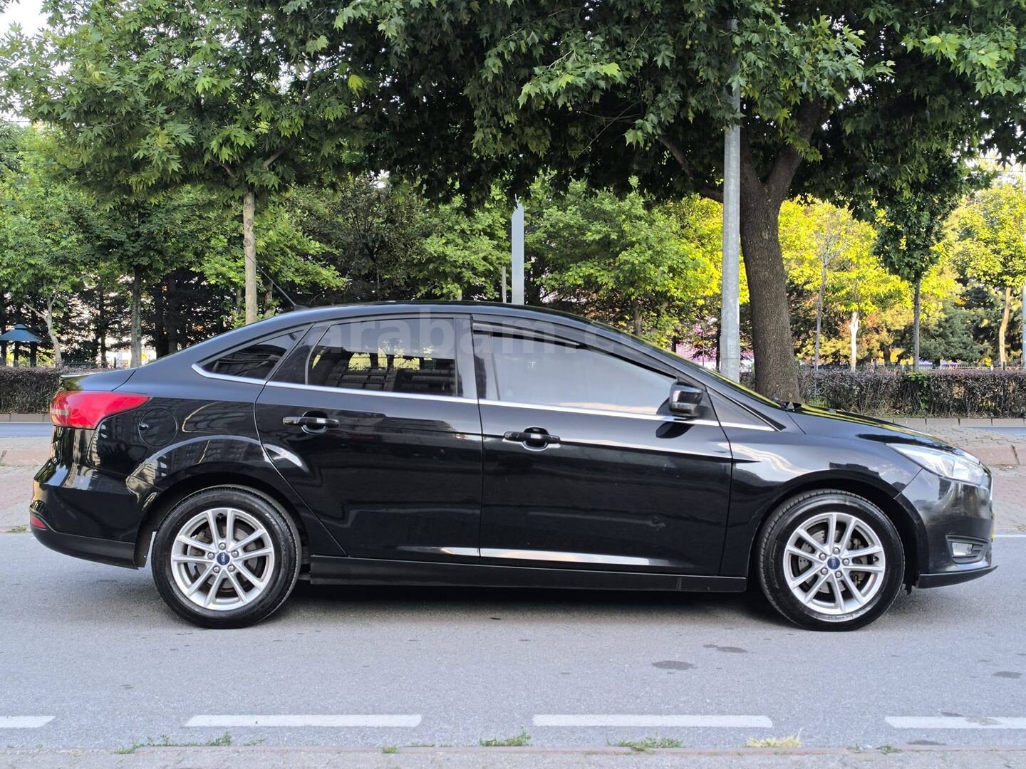 Galeriden Ford Focus 1.6 TDCi Trend X 2015 Model Kayseri 300.000 km Siyah 7