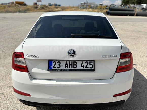 SAHİBİNDEN TEMİZ BAKIMLI OCTAVİA
