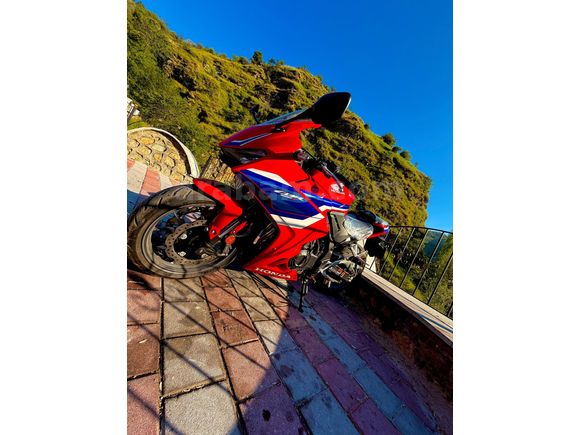 0 dan farksız Honda CBR 500R