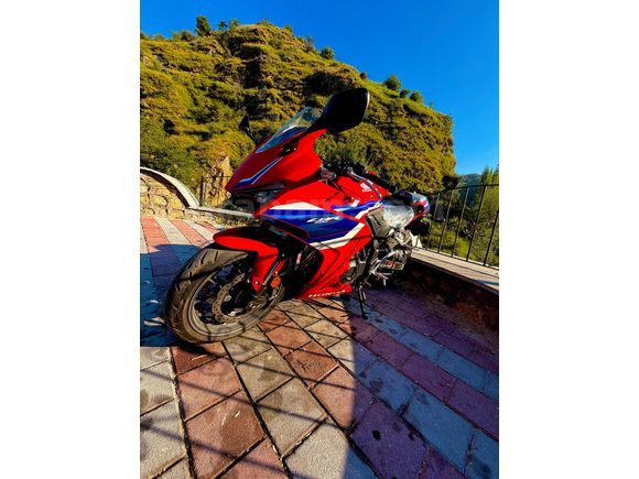 0 dan farksız Honda CBR 500R