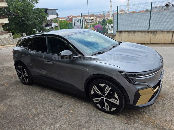 Sahibinden Renault Megane E-Tech Iconic 2024 Model Garantili ve Temiz