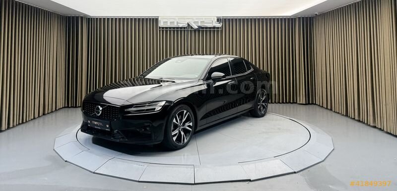 Galeriden Volvo S60 2.0 B5 Plus Dark 2024 Model İzmir 48.888 km Siyah