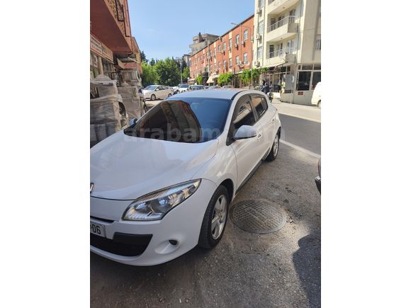 Sahibinden Renault Megane 1.6 Expression 2011 Model  144.500 km Beyaz